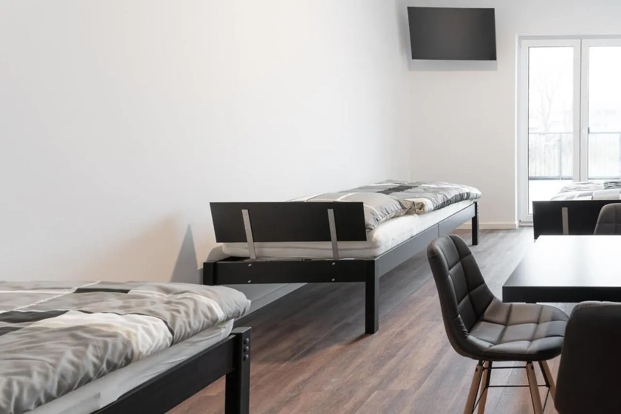 Monteurzimmer Berlin Pankow mit Dachterrasse - Nur 10 min. von der A10 - 3 Zimmer/ 7 Betten 0*,  Deutschland