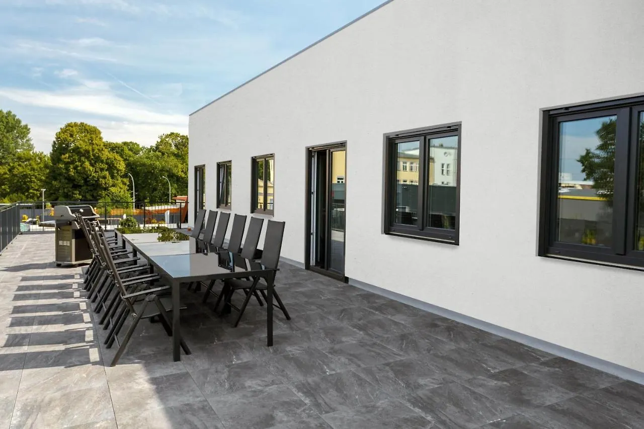 Monteurzimmer Berlin Pankow mit Dachterrasse - Nur 10 min. von der A10 - 3 Zimmer/ 7 Betten Gasthof